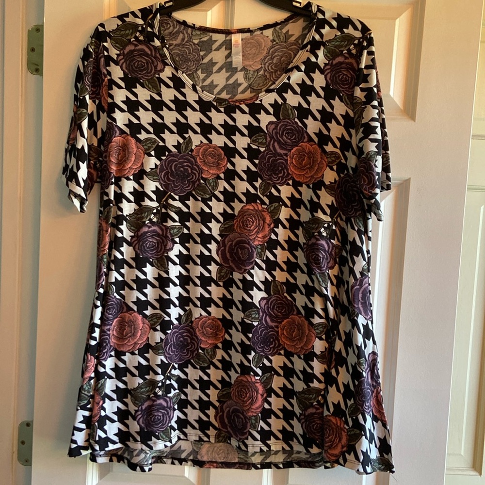 Gently used Lularoe Perfect T 2XL
